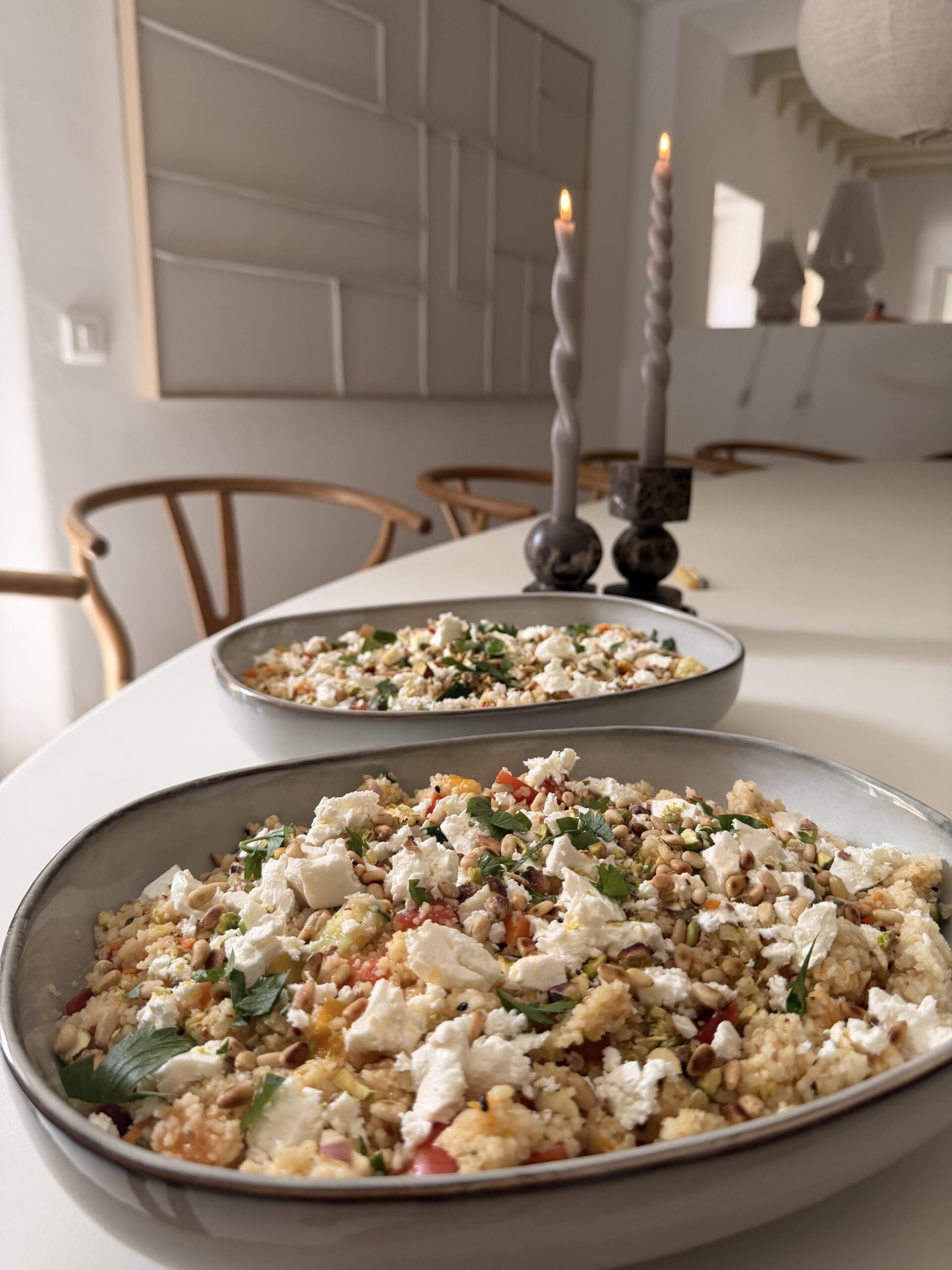 Couscous-Salat mit Feta, Kräutern und Pinienkernen