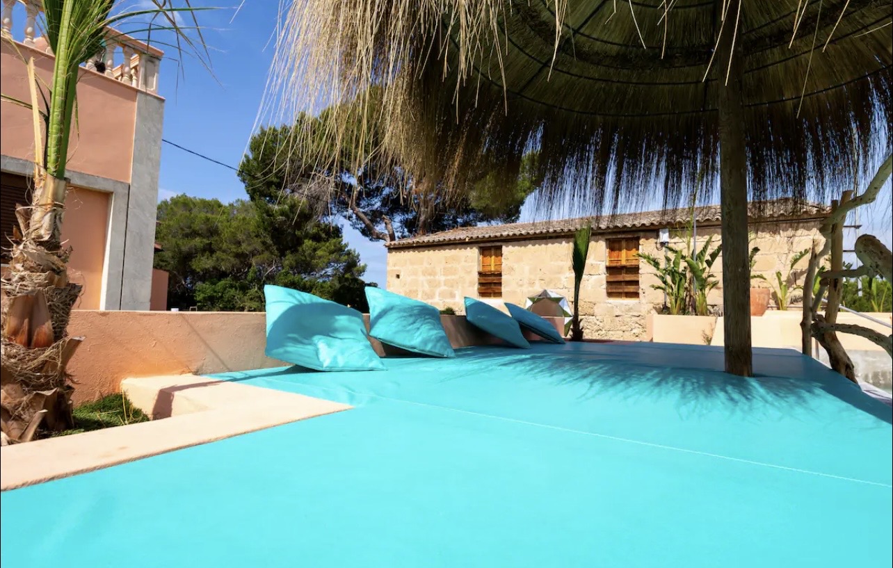 Schattiger Rückzugsort am Pool der Retreat-Finca